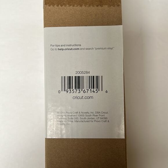 Cricut Premium Vinyl Permanent Glossy Black 12x360 inches Bulk Box - Picture 3 of 3